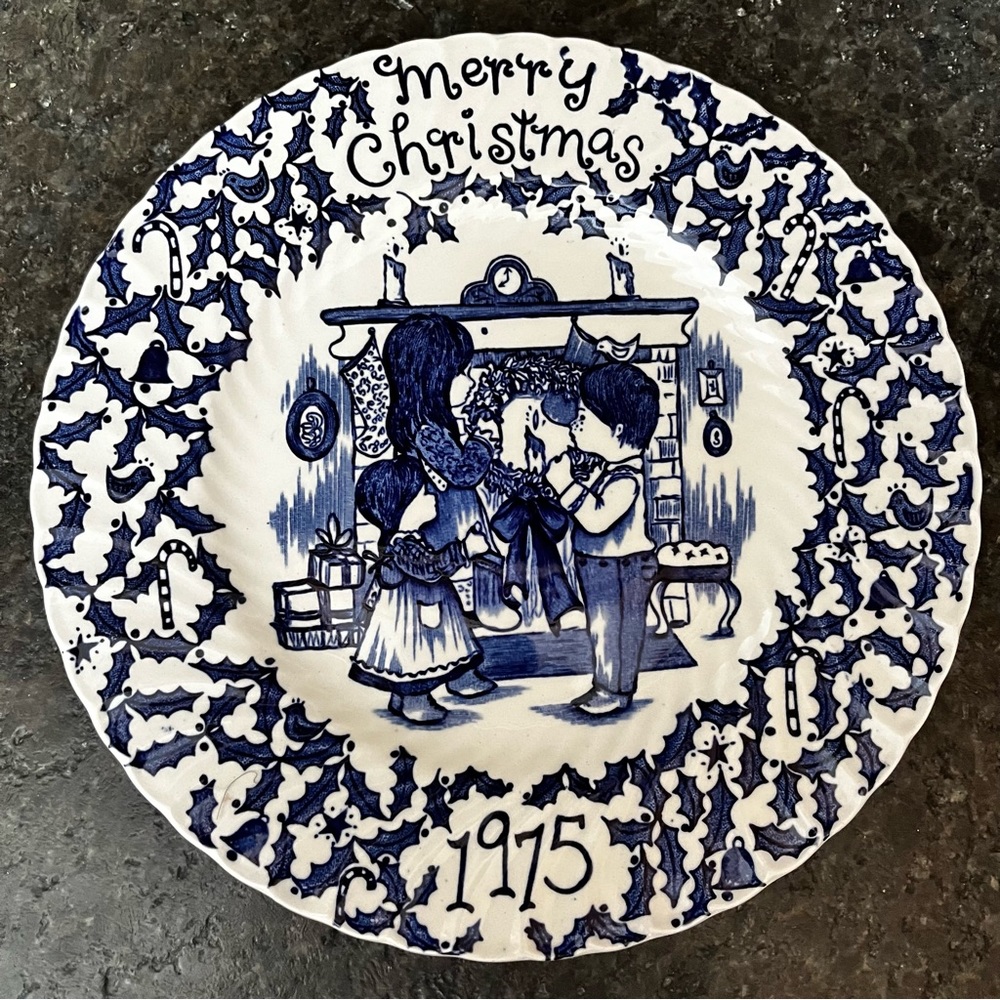 Royal Crownford Christmas Plate 1975 Happy Holiday To You by Norma Sherman